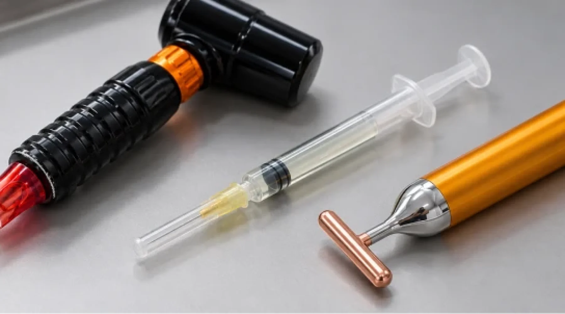 Aplicação de MMP (microinfusão de medicamentos pela pele) no couro cabeludo